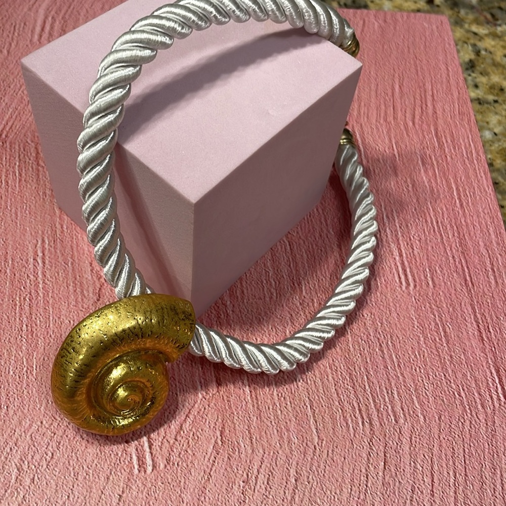Pretty Little Thing Shell Necklace - Picture 5 of 7